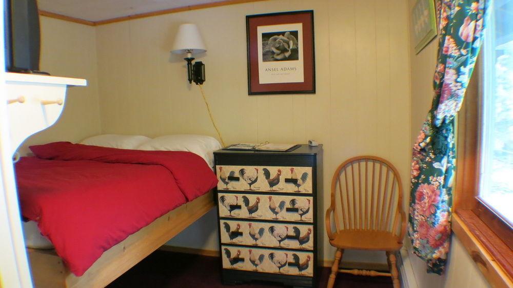 Blue Gentian Lodge At Magic Mountain Londonderry Экстерьер фото