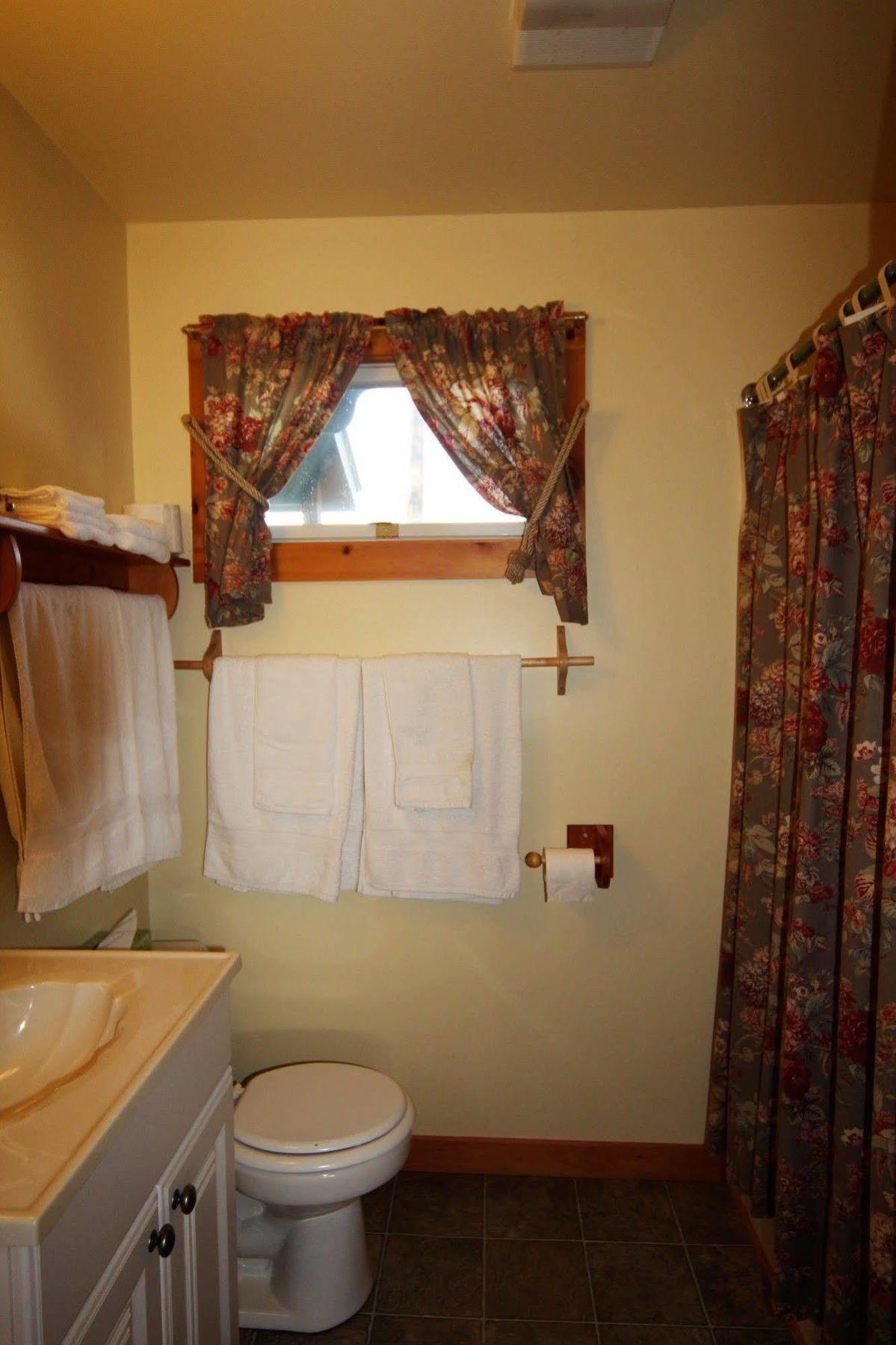 Blue Gentian Lodge At Magic Mountain Londonderry Экстерьер фото