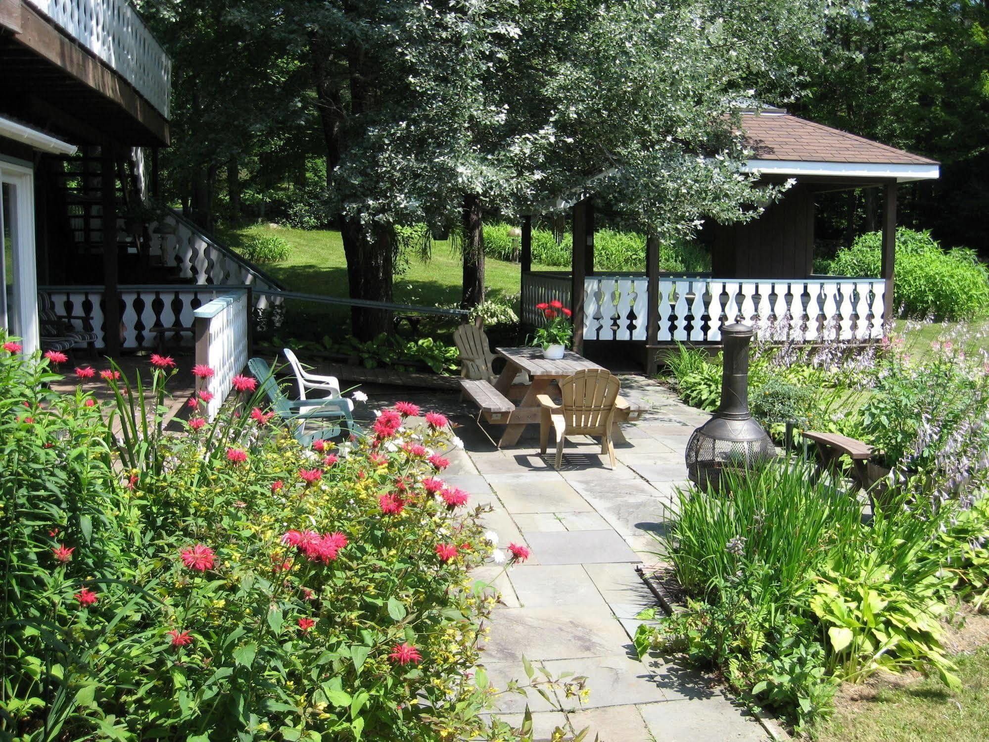 Blue Gentian Lodge At Magic Mountain Londonderry Экстерьер фото