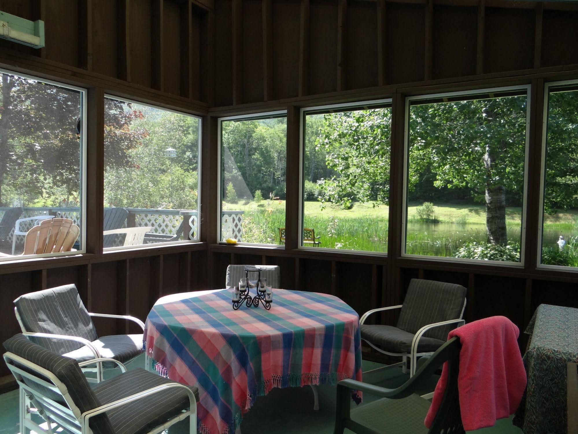 Blue Gentian Lodge At Magic Mountain Londonderry Экстерьер фото