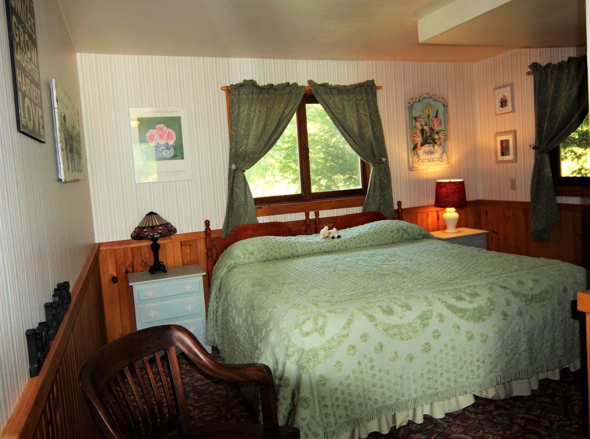 Blue Gentian Lodge At Magic Mountain Londonderry Экстерьер фото